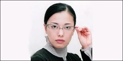 Qu'enseigne Sayuri Wanibuchi ?