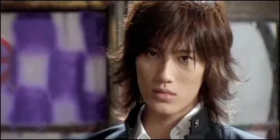 Comment se prénomme le petit frère de Yabuki Hayato ?