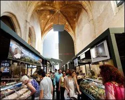 Sarlat et vous pensez ----------, où se tient le marché au gras.