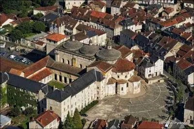 Quelle est la particularité de l'église abbatiale Sainte-Marie, romane, de Souillac ?