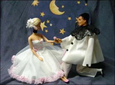 Quelle chanson immortalise le personnage lunaire de Pierrot amoureux éploré de Colombine ?