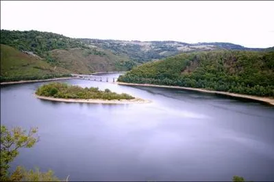 Dans quel département admirerez-vous le lac de barrage de Grandval ?