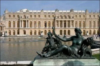 En quelle année le château de Versailles devient-il un musée ?