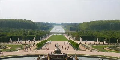 Sur combien d'hectares le parc du château s'étend-il ?