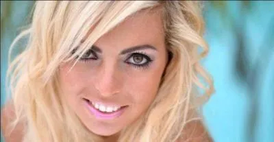 Hillary reçoit le document pour savoir si elle est enceinte ou pas. L'est-elle ?