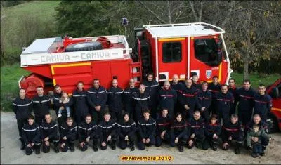 Perle relevée dans un journal : " À la Réunion, six cents pompiers sur le pied de grue." Qu'aurait dû écrire le journaliste ?