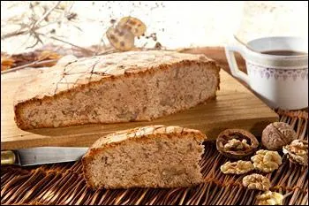 Elles sont broyées, hachées ou pilées et participent amplement à l'élaboration d'une douce spécialité.