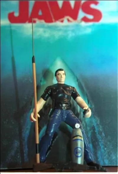 C'est la figurine de qui ?