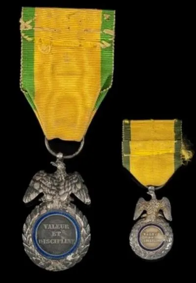 Dans l'attribution de la Médaille militaire, il peut avoir une exception. Quelle est-elle ?