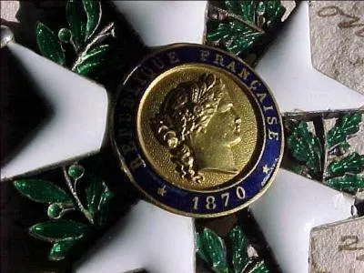 On dit toujours qu'il y a trop de personnes décorées de la Légion d'honneur. Mais, à vous de trouver le nombre total de récipiendaires depuis sa création.