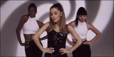 Quel nom porte la fanbase d'Ariana Grande ?