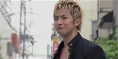 On aperçoit Ishiguro Hideo dans la saison 2, il incarnait le rôle de :