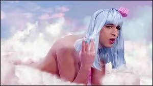 Dans ''Put Your Sex in the Air'' , Max se gausse des chanteuses étrangères à la mode, en particulier de celle qui est née à la Barbade et qui chante ''Diamonds'' et ''Umbrella'' ?