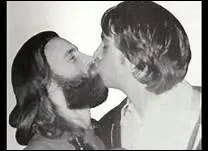 Peter Gabriel et Phil Collins faisaient partie du groupe de rock britannique Genesis.