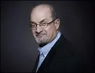 Salman Rushdie est notamment connu pour être l'auteur des "Versets sataniques".