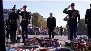 Depuis quelle année le 11 novembre rend t'il hommage non plus uniquement aux combattants de la Première guerre mondiale mais aux militaires français "morts pour la France" ?