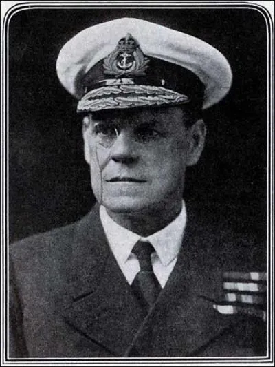 Le représentant britannique se tenait également au garde à vous ! Son nom est...