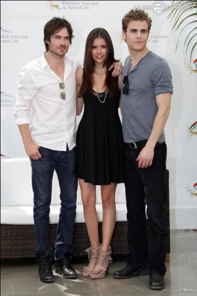 Qui est avec eux sur la photo ?