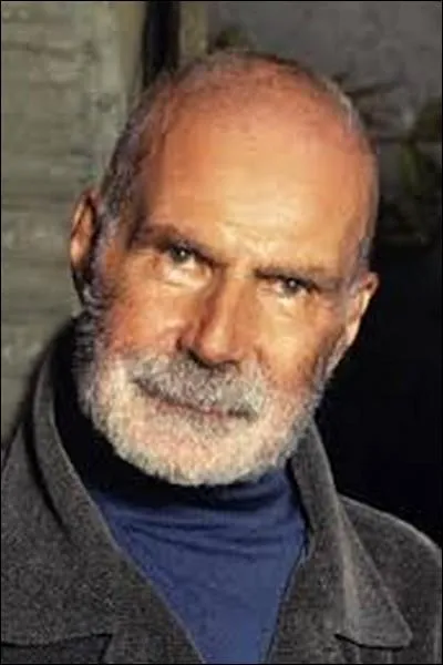 Jacques Dufilho a joué dans le film "Les enfants du marais" réalisé par Jean Becker, sorti en 1999. Quelle est la bonne réponse ?