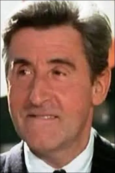 Dans le film "La septième compagnie au clair de lune" Jean Lefebvre a joué le rôle de Tassin. Quelle est la bonne réponse ?