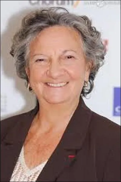 Marthe Villalonga a joué dans le film "L'inspecteur la bavure", sorti en 1980 avec Coluche et Gérard Depardieu. Quelle est la bonne réponse ?