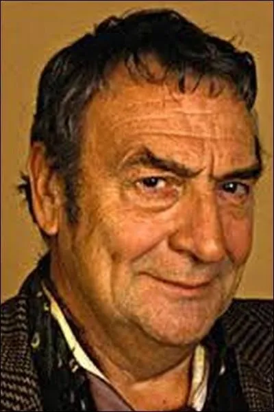 Julien Guiomar a joué le rôle de Jacques Tricatel dans le film "L'Aile ou la Cuisse" de Claude Zidi, sorti en 1976. Quelle est la bonne réponse ?