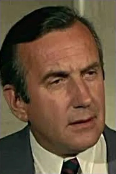 Son nom est Daniel Ceccaldi. Quelle est la bonne réponse ?