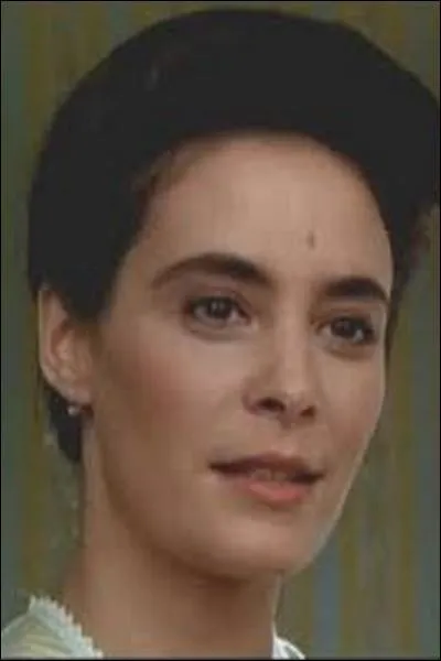 Nathalie Roussel joue le rôle d'Augustine la mère de Marcel Pagnol, dans le film, "Le château de ma mère" réalisé par Yves Robert en 1990. Quelle est la bonne réponse ?