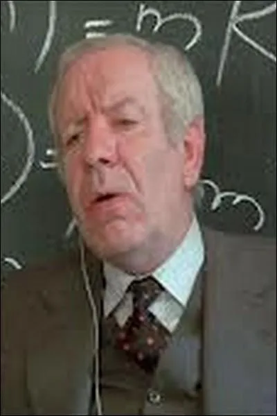 Son nom est Hubert Deschamps. Quelle est la bonne réponse ?