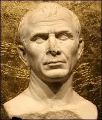 Devinez le nom de cette personne, homme politique et écrivain né à Rome en juillet 100 av. J.-C. et décédé en mars 44 av. J.-C.. Qui est-ce ?