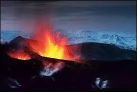 Comment s'appelle ce glacier en Islande, d'une superficie de 78 km² et qui couvre un massif volcanique qui est actif actuellement et qui se nomme l'Eyjafjöll ?