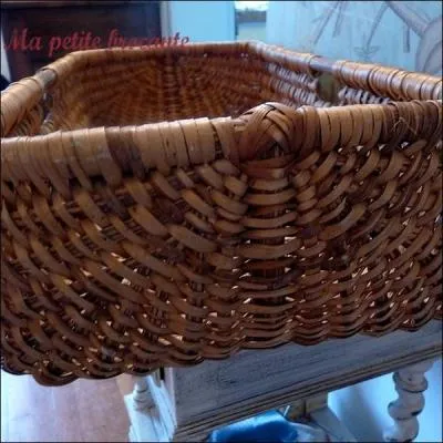 Qu'a-t-on employé pour réaliser cette ancienne corbeille à linge ?