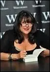 Le roman " Cinquante nuances de Grey" a été écrit par la britannique E.L James.