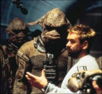 Tout le monde va probablement trouver la réponse à cette question, puisque l'image réunit le réalisateur Luc Besson à l'une de ses créatures, un mangalore. De quel film s'agit-il ?