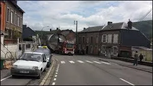 Baptisée la "cité de l'ardoise", la ville champardennaise de Fumay se situe dans le département ...