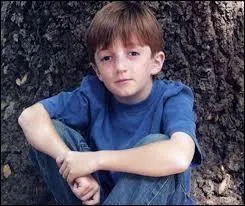 Dans le premier volet de sa saga, on apprend qu'il a trouvé la mort étant enfant, suite à une noyade. Il s'agit de :