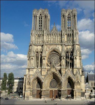 Quel est le style architectural de la cathédrale de Reims ?