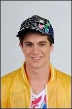 Quelles sont les deux meilleures amies de Maxi ?