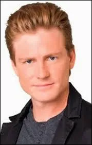 Quel est le nouveau métier de Matias après serveur dans un restaurant ?