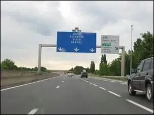 L'autoroute A6 est surnommée "autoroute du Soleil".