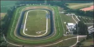 Un hippodrome est un circuit dévolu au cyclisme sur piste.