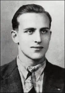 Boris Vian a écrit le roman "J'irai cracher sur vos tombes".