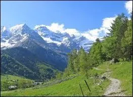 Quelle est la longueur des Pyrénées ?