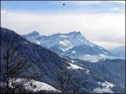 Sur combien de kilomètres s'étend cette chaîne de montagnes (voir Q. 5) ?