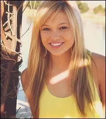 Qui est cette blonde ?