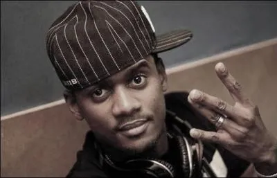 Voici un extrait : " T'aime te faire belle, oui, t'aime briller la night". De quelle chanson proviennent ces paroles ?