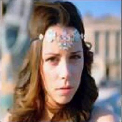 Et pour finir, comment s'appelle cette fille ?