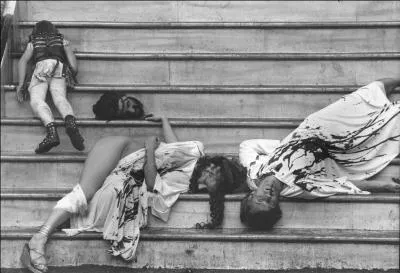 Il est massacré en l'an 41 par les conjurés qui lui portèrent 30 coups de glaive notamment dans les parties génitales. Sa femme sera exécutée et leur petite fille, Claudia, sauvagement écrasée contre un mur. Qui est cet empereur romain ?