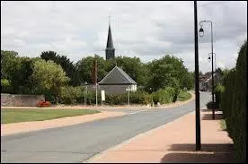 Nous traversons la commune centriste de Jussy-Champagne. Nous sommes dans le département ...