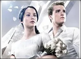 Que demande souvent Peeta à Katniss ?